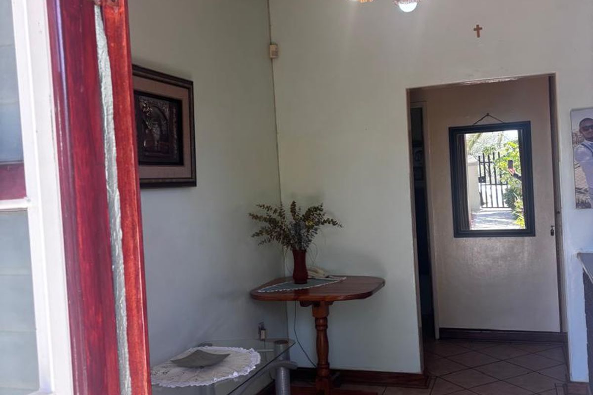 4 BEDROOM FAMILY HOUSE FOR SALE - WINDHOEK WEST - Photo 4