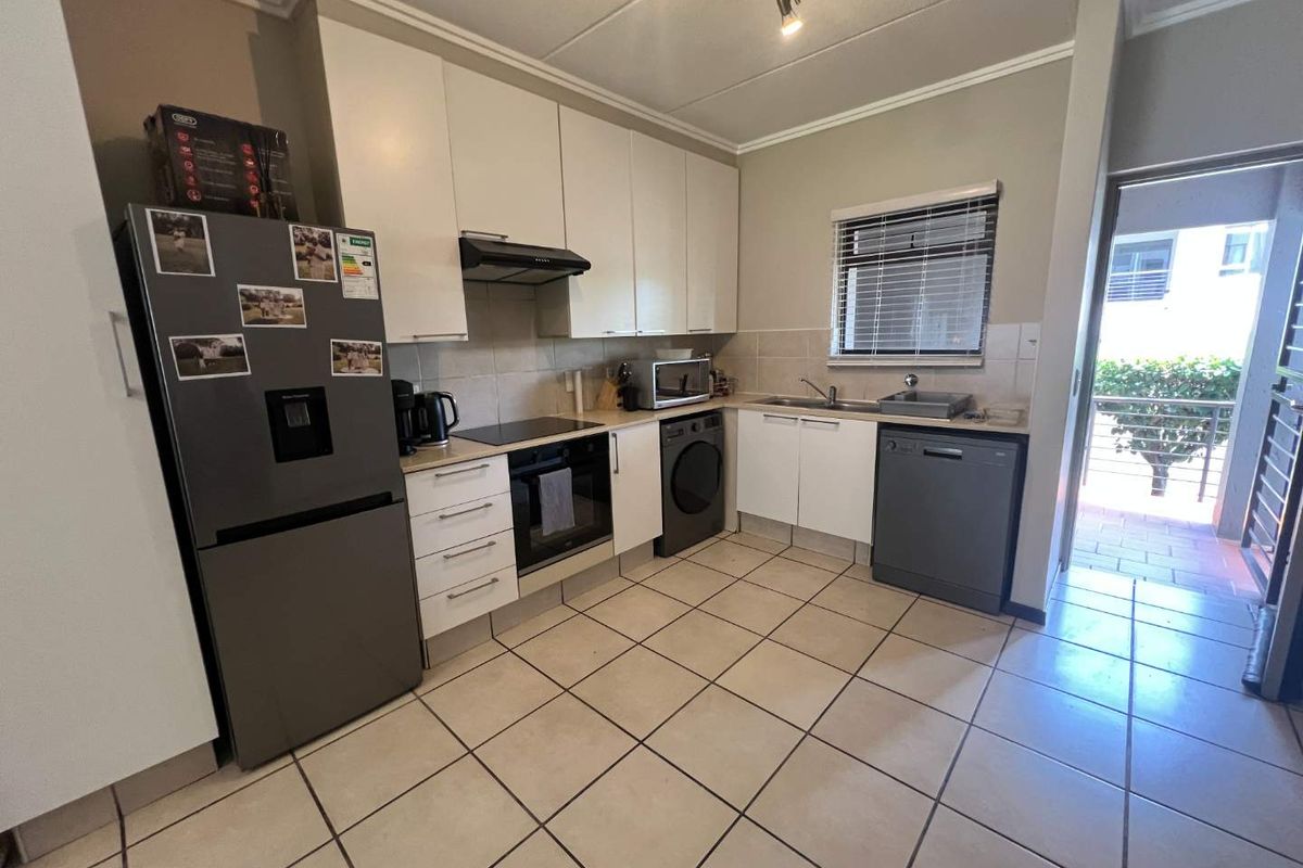 2 Bedroom Well Maintained Garden Apartment - Photo 4