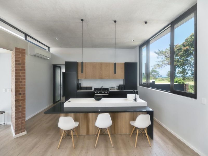 CONTEMPORARY RESIDENTIAL HOME - Photo 10