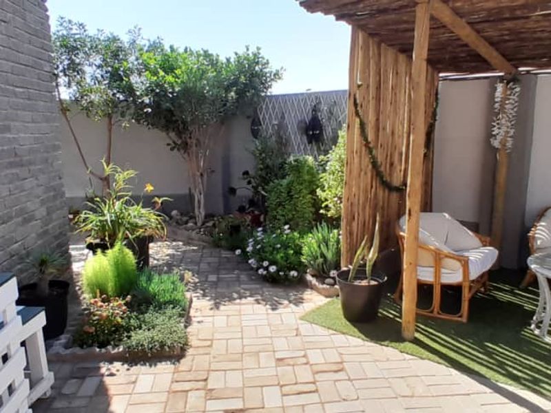 Prime Beachfront Guest House Investment – Vineta, Swakopmund, Namibia, N$ 7,245,000 | Running Concern | Strong Rental Income | 1000m2 Corner Stand - Photo 2