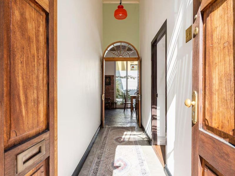 Charming Fully Furnished Cottage in the Heart of Bo-Kaap 6-Month Rental Opportunity - Photo 6