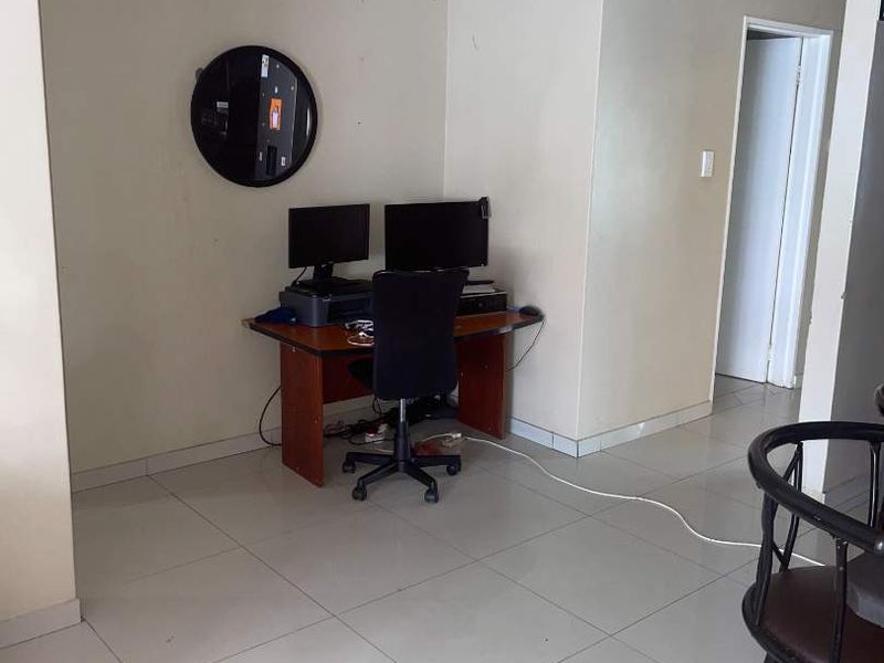 Don’t miss out on this one, search no further!!!! Super Spacious Townhouse Selling below Valuation - Photo 4