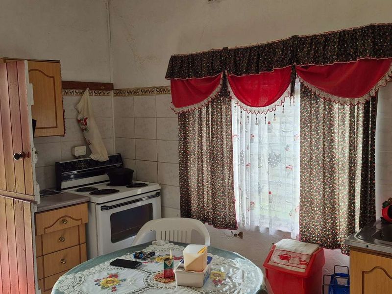 Charming Family Home in Senekal with Flatlet - Photo 5