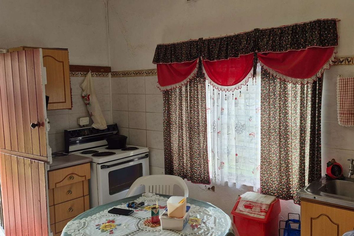 Charming Family Home in Senekal with Flatlet - Photo 5