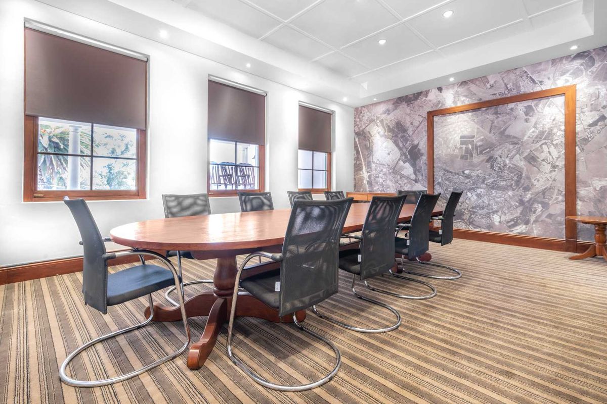 Private office space for 5 persons in Regus Foundershill - Photo 5