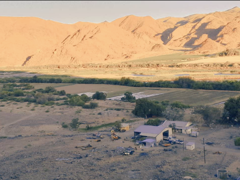 Irrigation farm located near Noordoewer with canal water available. - Photo 9