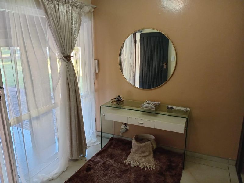 Spacious 4-Bedroom Family Home with Entertainment Area & Pool - Photo 9