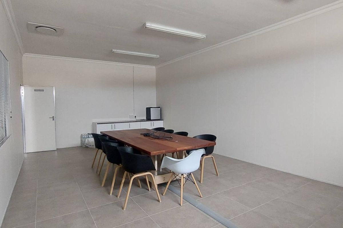Office space to let central town - Photo 4