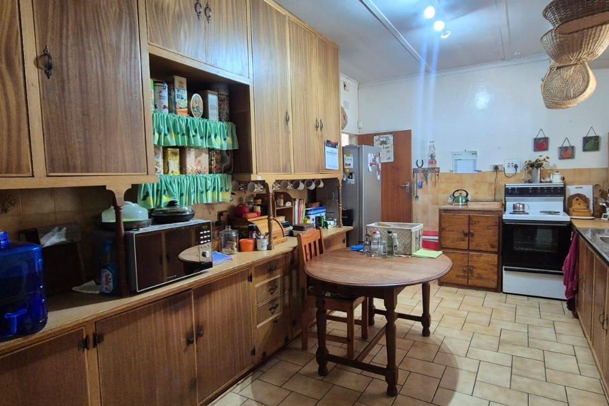 Discover Your Dream Home: A Perfect Canvas for Family Living - Photo 4