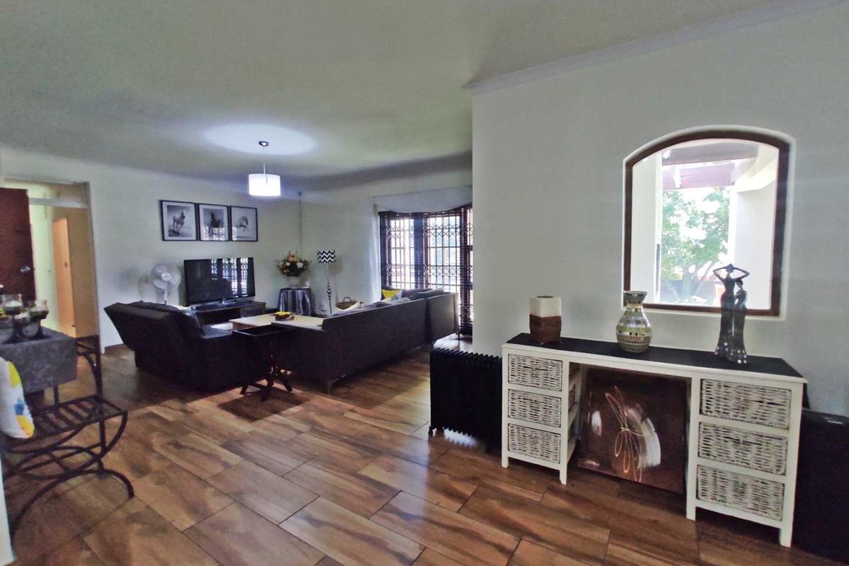 4-Bedroom Family Home in Malanshof - Photo 5