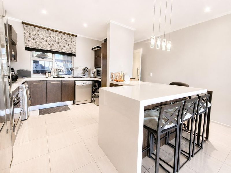 Apartment For Sale in Houghton Estate, Johannesburg - Photo 3