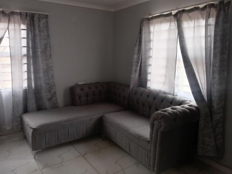 EXCLUSIVE | MODERN LUXURY WITH BIOMETRIC SECURITY – ACT FAST This is not just a home — it is a statement of secure, modern living in the heart of Dawn Park. - Photo 7