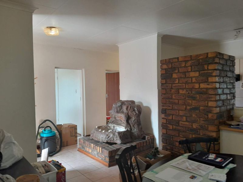 Face Brick 3 Bedroom Home in Elandspark - Photo 3