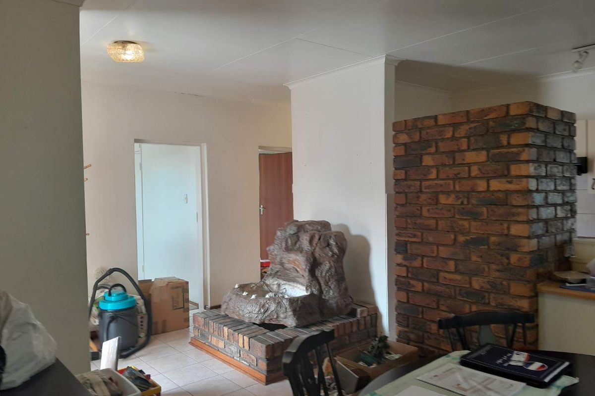 Face Brick 3 Bedroom Home in Elandspark - Photo 3