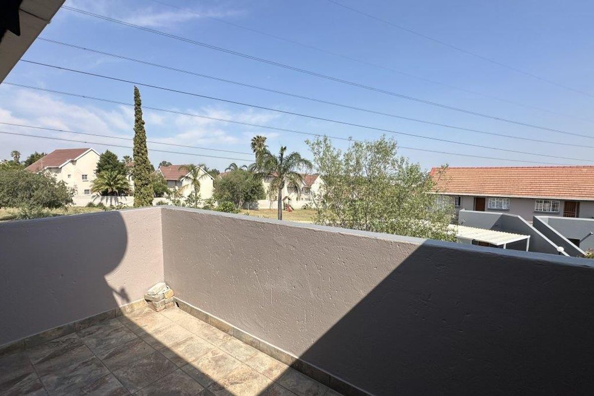Neat First-Floor Apartment in Secure Boomed Area – Edenglen - Photo 5