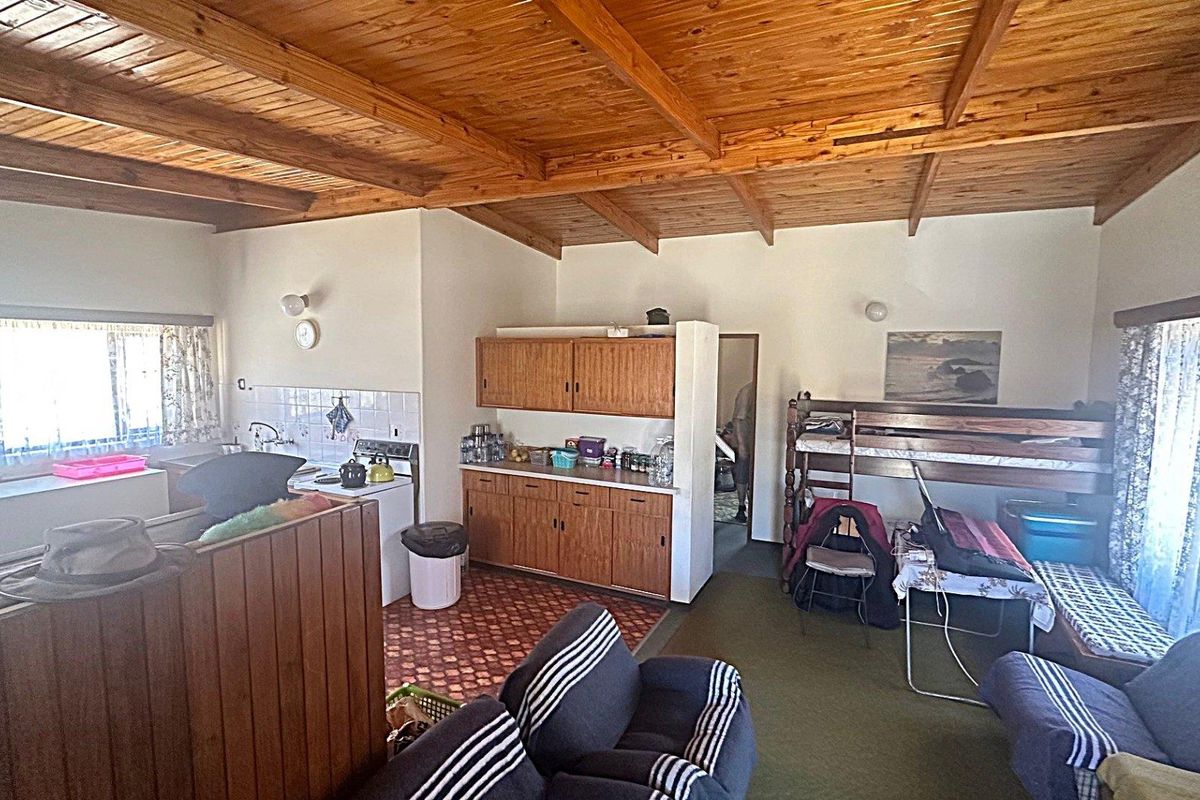 Bargain Holiday Retreat with Potential - Photo 2