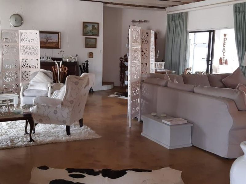 Tranquil Living In The Bushveld - Photo 4