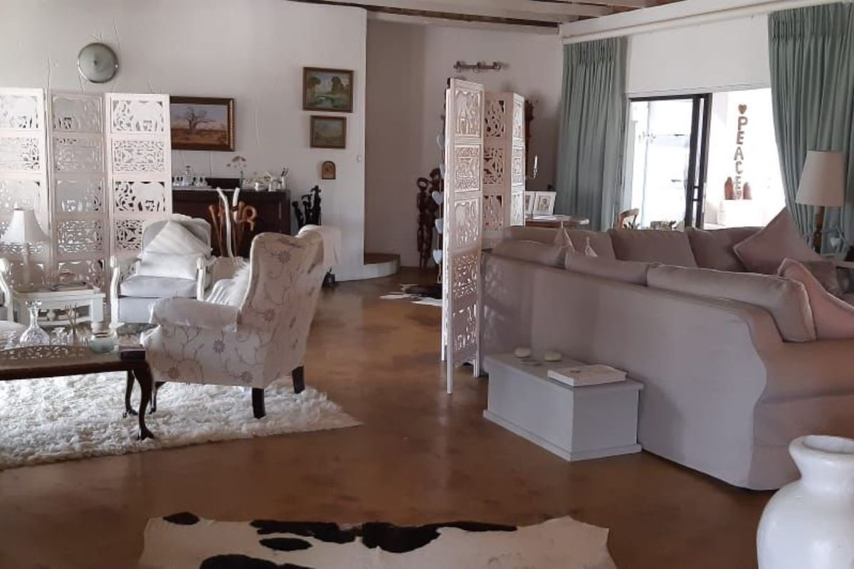 Tranquil Living In The Bushveld - Photo 4