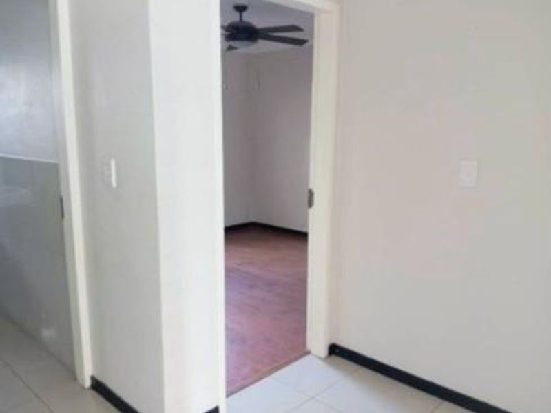 Stylish 2 Bedroom, 2 Bathroom Apartment with Balcony - Photo 8