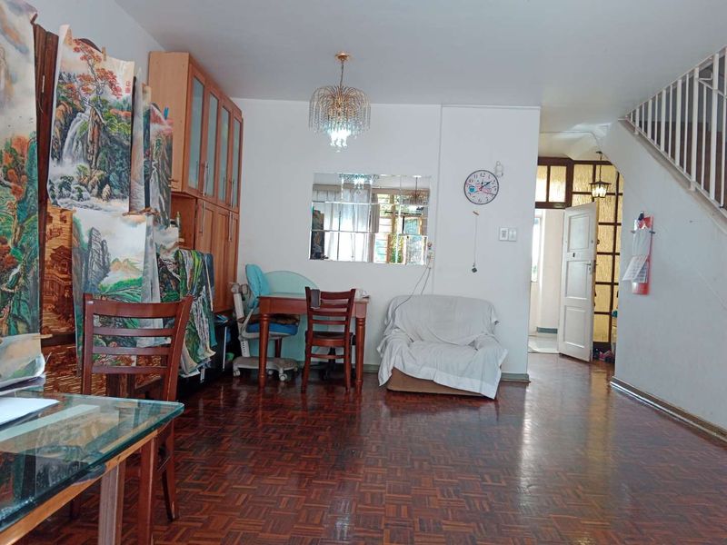 Prime Location Spacious Duplex, Incredible Potential - Photo 4