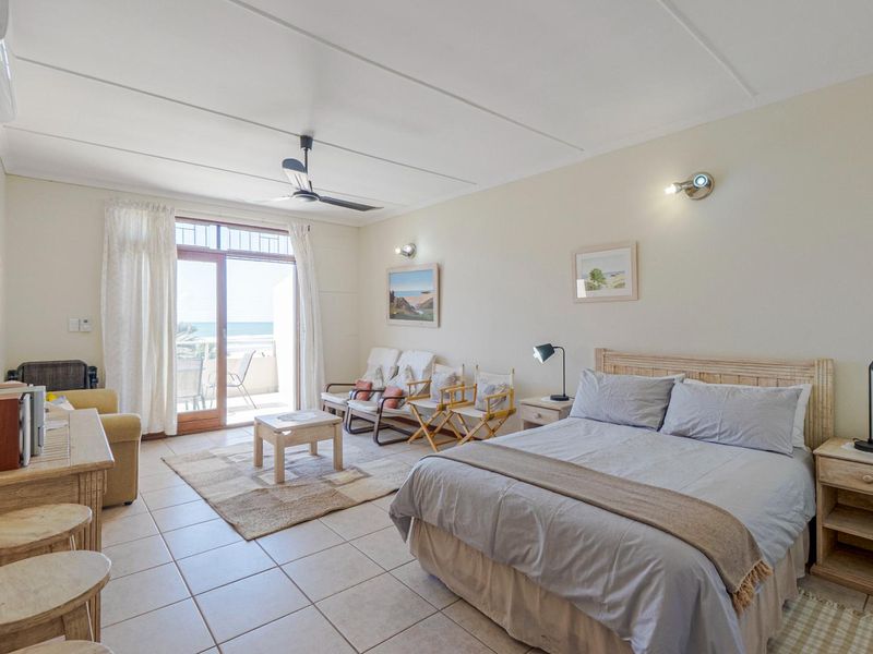 On the beach - Photo 8