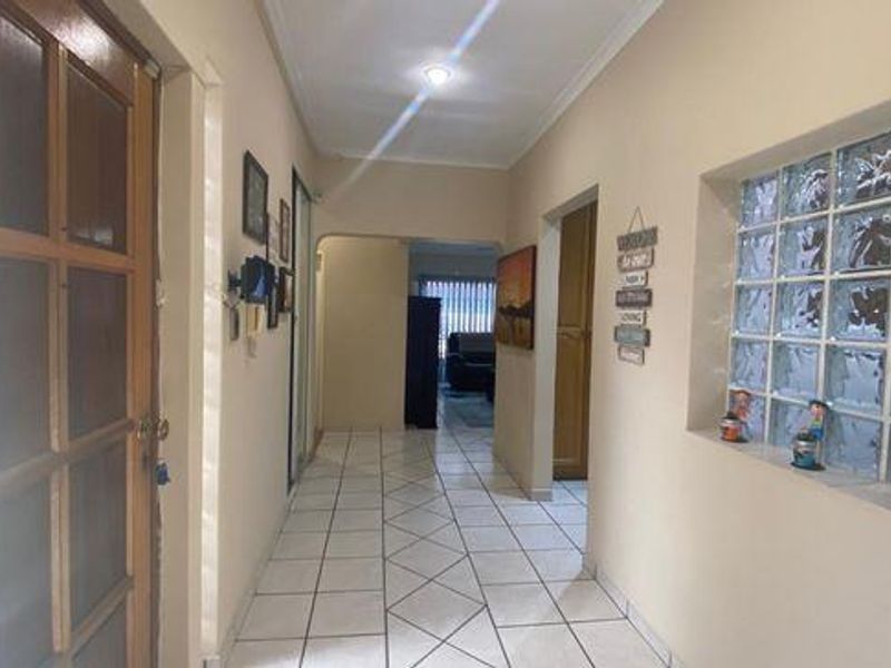 First Class Hidden Jewel - Photo 3