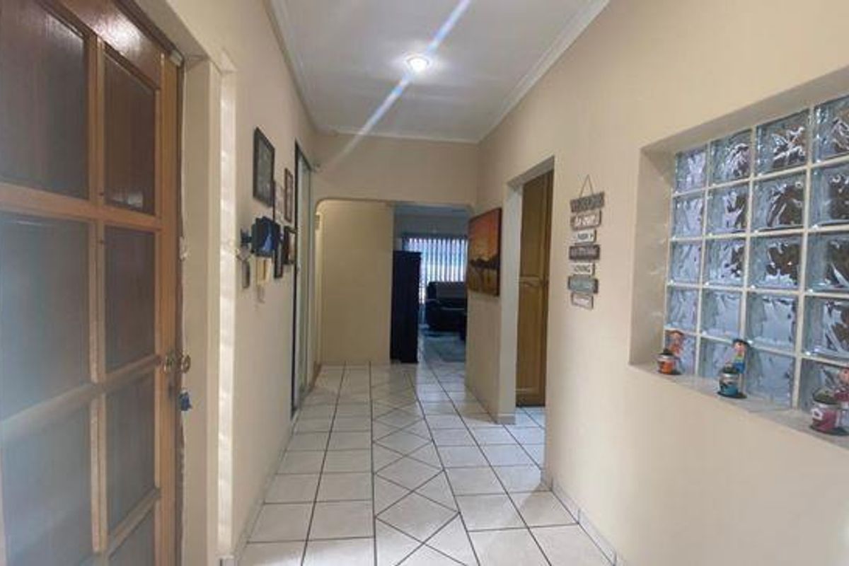 First Class Hidden Jewel - Photo 3