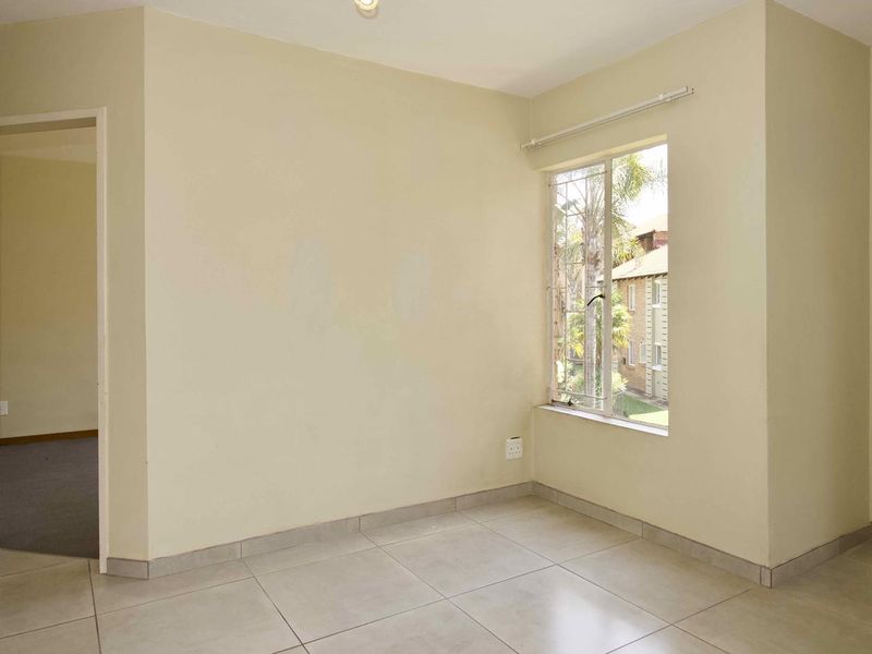 Fantastic Investment Property with a lock up garage - Photo 8