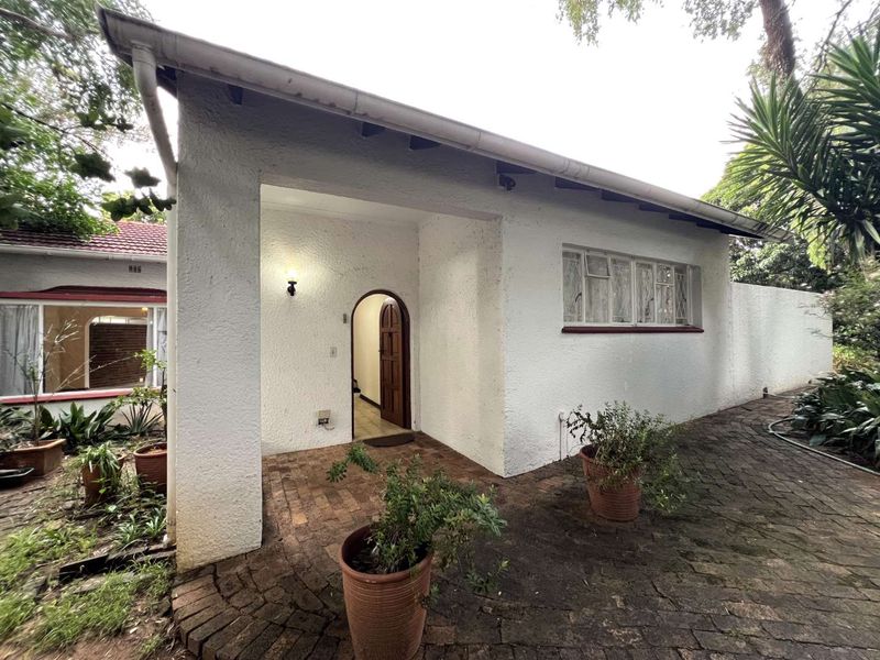 Classic Charm Meets Modern Potential: A Must-See! - Photo 3