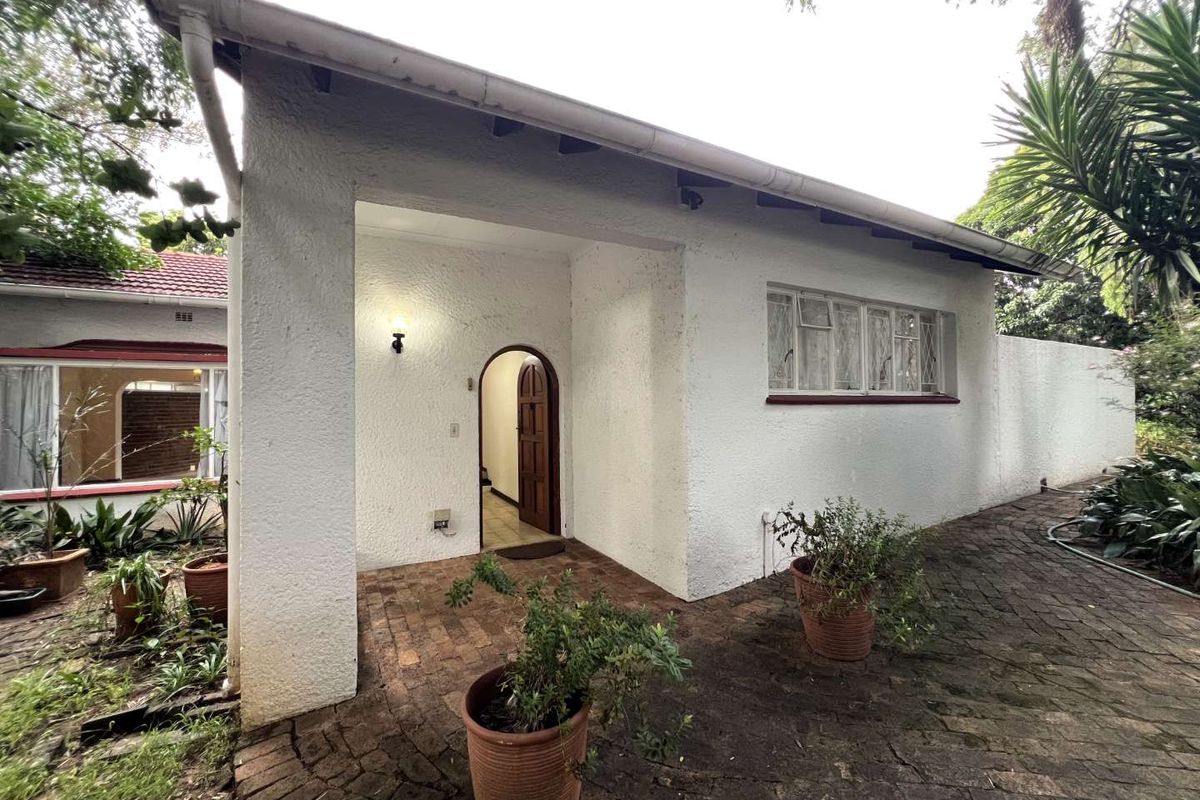 Classic Charm Meets Modern Potential: A Must-See! - Photo 3