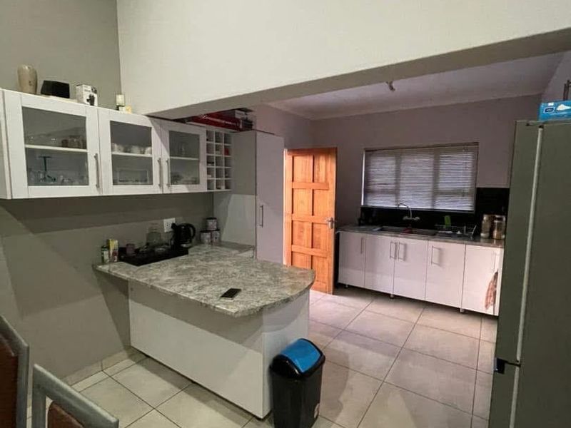3 Bedroom House For Sale - Photo 3