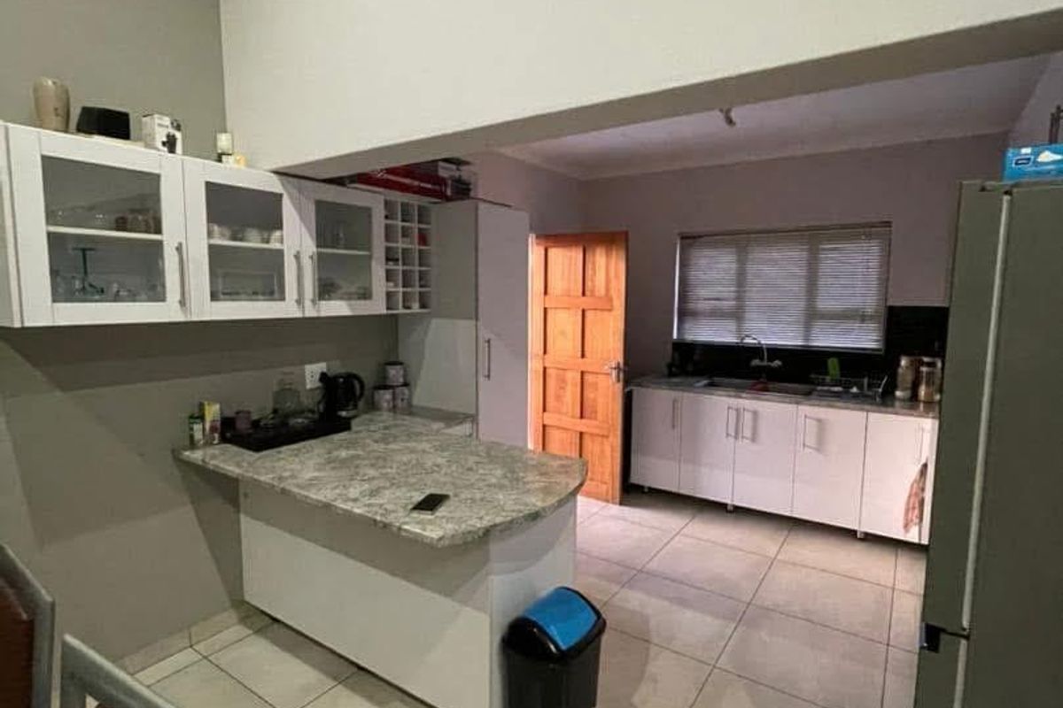 3 Bedroom House For Sale - Photo 3