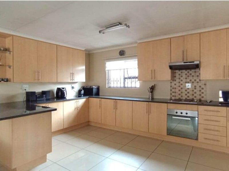 Comfortable Living - Photo 4