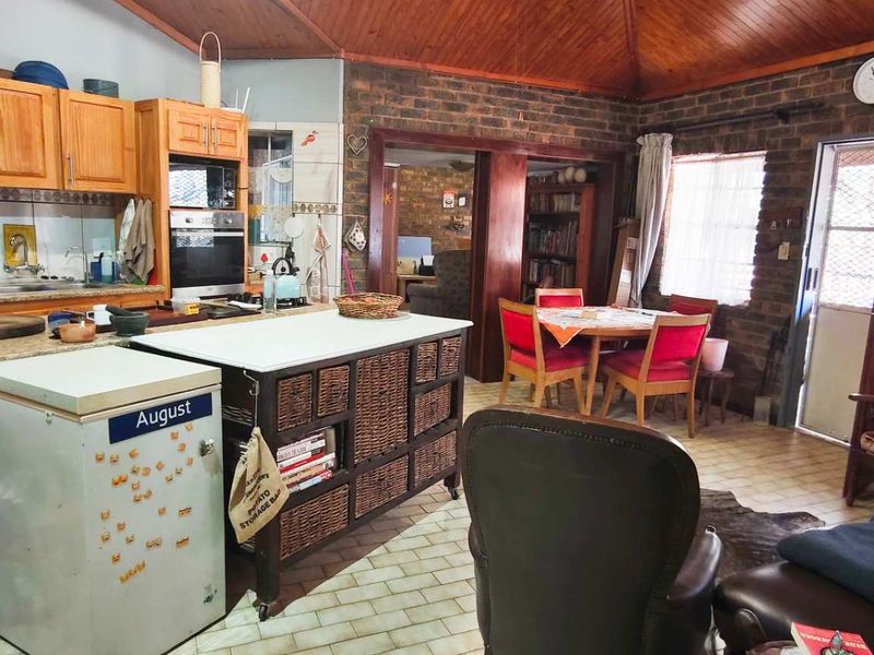 Spacious Three-Bedroom Gem - Photo 6