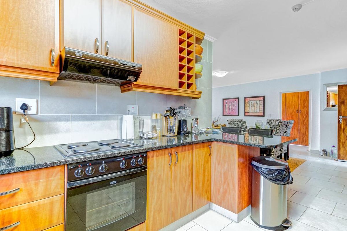 Luxuriously Furnished 3 Bedroom Apartment with Breathtaking Sea Views. - Photo 3