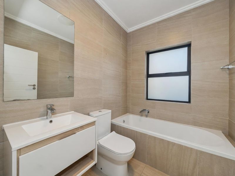 VERY PRIVATE AND MODERN 2 BEDROOM GROUND FLOOR UNIT IN BRYANSTON FOR RENT!! - Photo 8