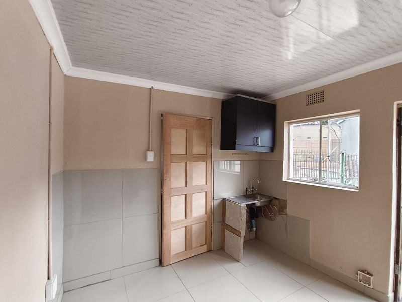 1 bedroom garden cottage in Maraisburg - Photo 3