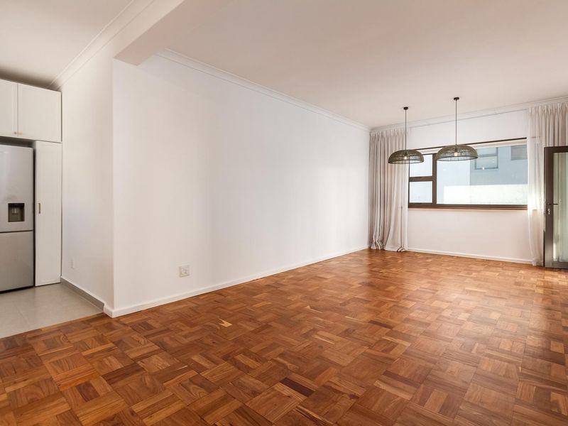 Modern Apartment In Sea Point - Photo 4