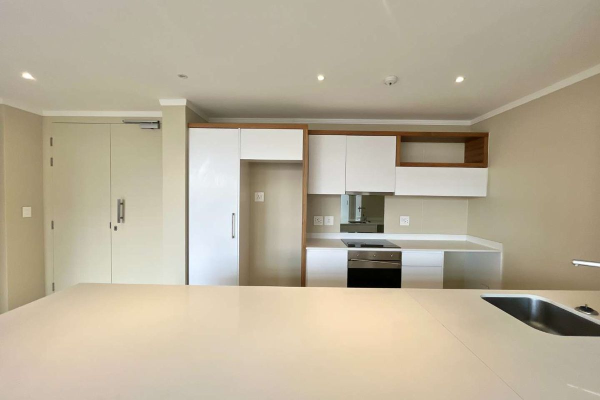 Own a Stylish 2-Bedroom Apartment in Prestigious Masingita Towers - Photo 5