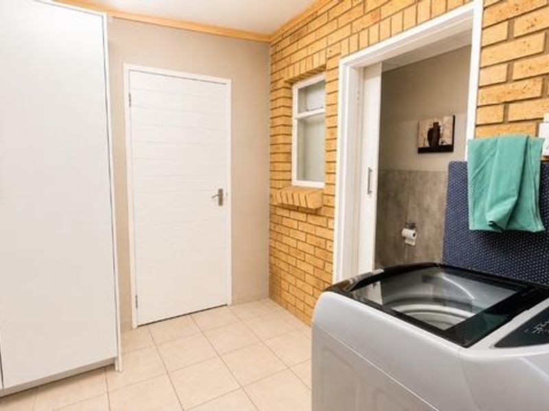 A Residence of Distinction - Photo 6