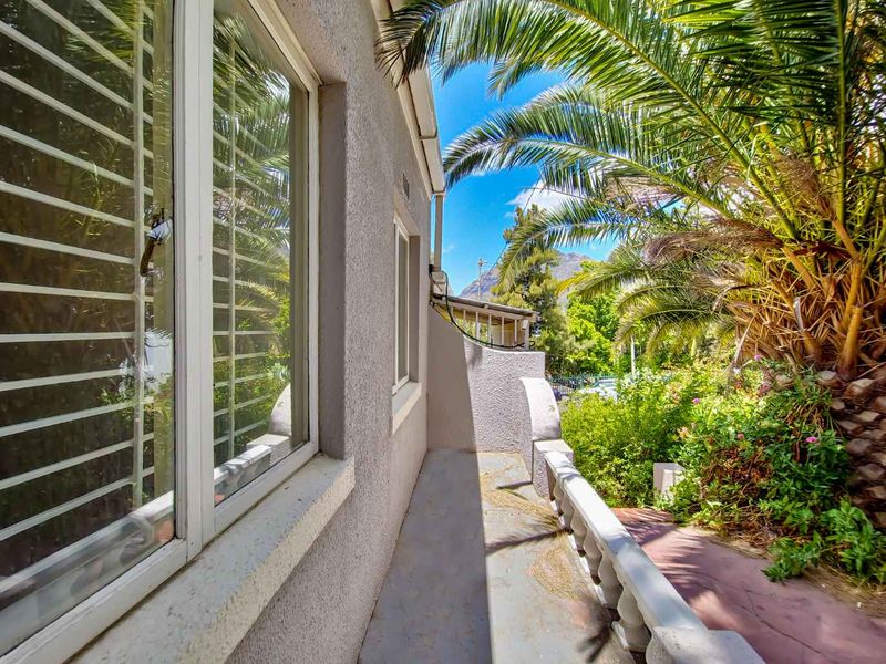 Cute 2 bedroom house along the steps - Carters Cottages - AirBnB friendly - Photo 3