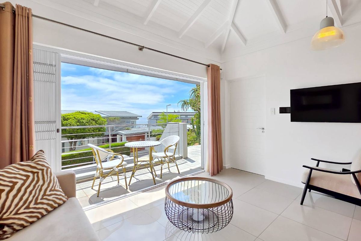 Secluded Comfort: Furnished Apartment with Parking - Photo 3
