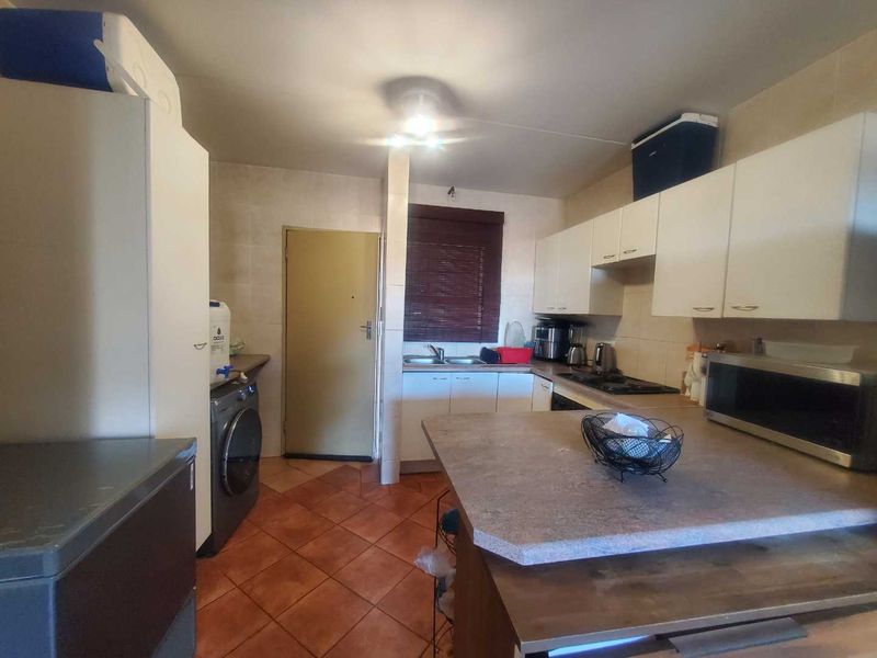 First-floor Gem in Aloe Ridge - perfect for families or Investors! - Photo 8