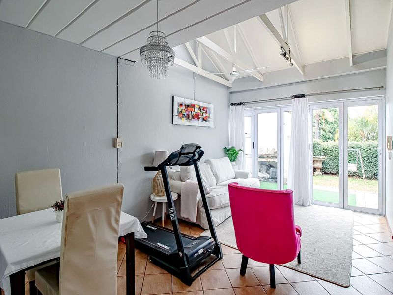 Cosy 2 bedroom unit in pet-free complex - Photo 9