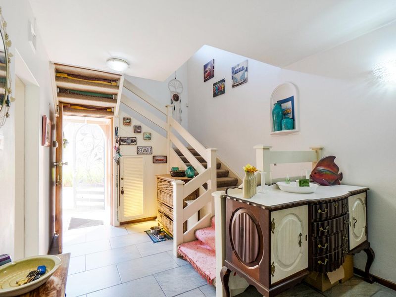 Pet friendly spacious home - Photo 9