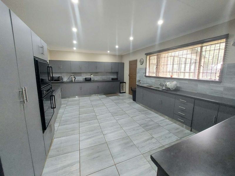 Country Living. City Flair - Photo 7