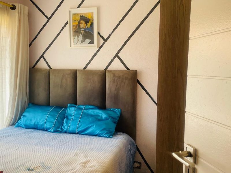 Simplex Townhouse For Sale - Photo 6