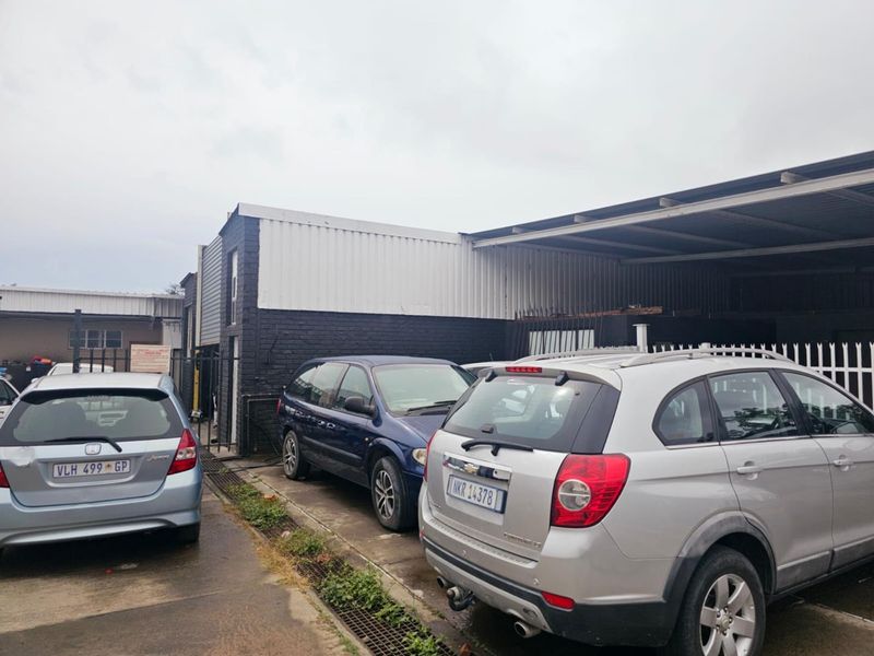 **Prime Commercial Property for Sale: Endless Opportunities Await** - Photo 10