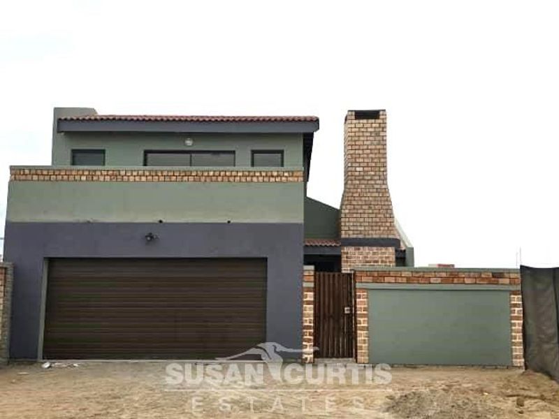 Finish & Flourish: 3 Townhouses in Prime Area - Photo 8