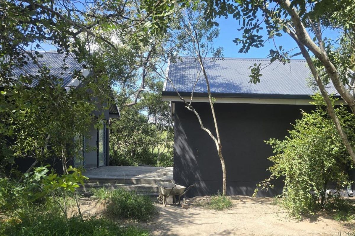 Furnished 1 bedroom, 1 bathroom cottage on Moditlo Wildlife Estate - Photo 3